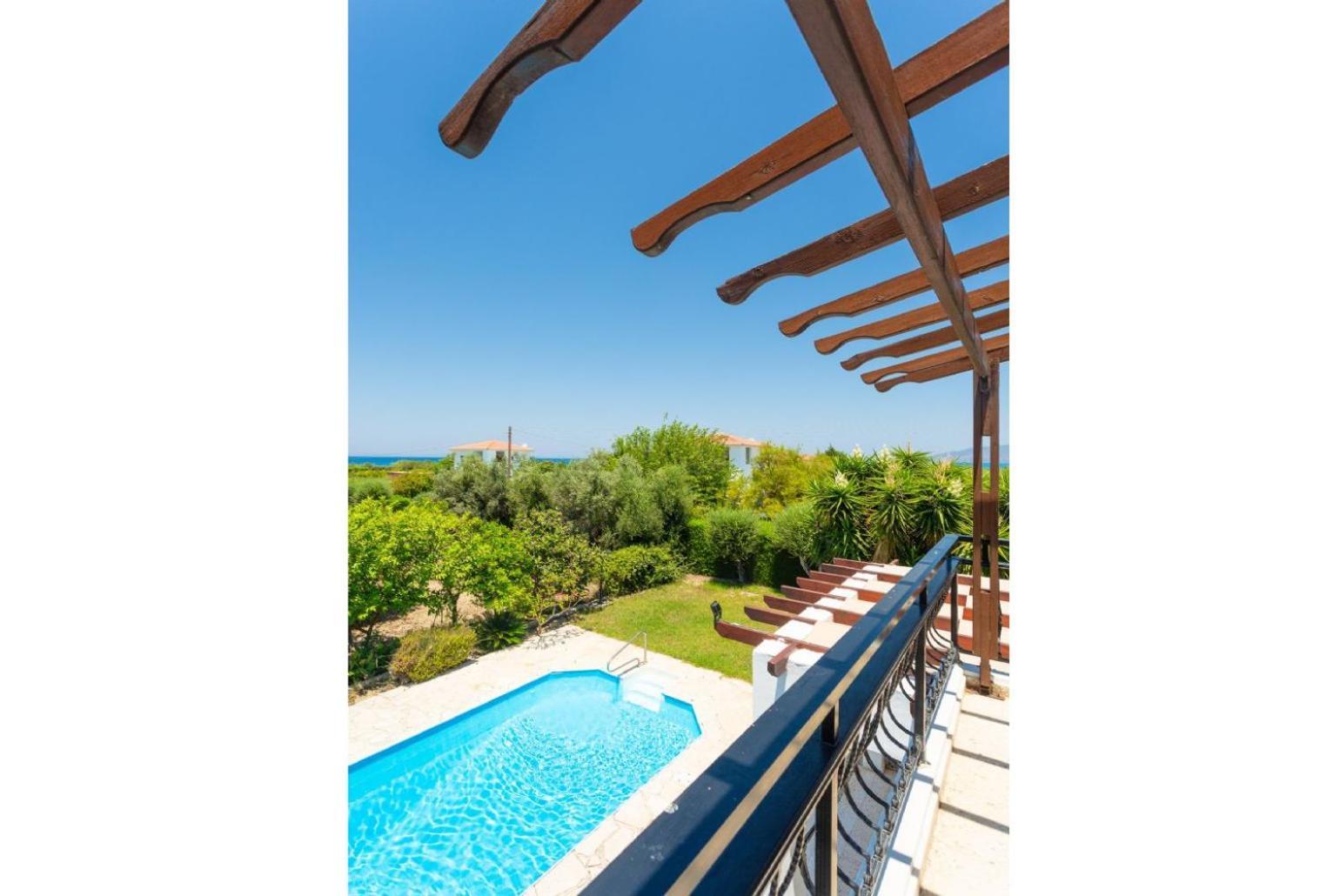 Sun Beach Villa Thio Polis Kültér fotó