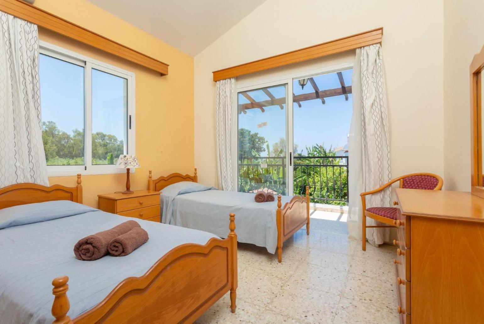 Sun Beach Villa Thio Polis Kültér fotó